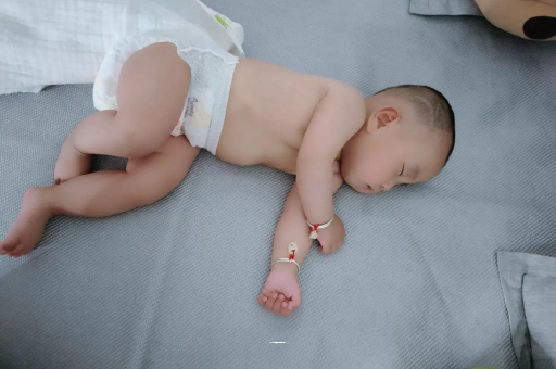 敦煌怀孕多久会显肚子